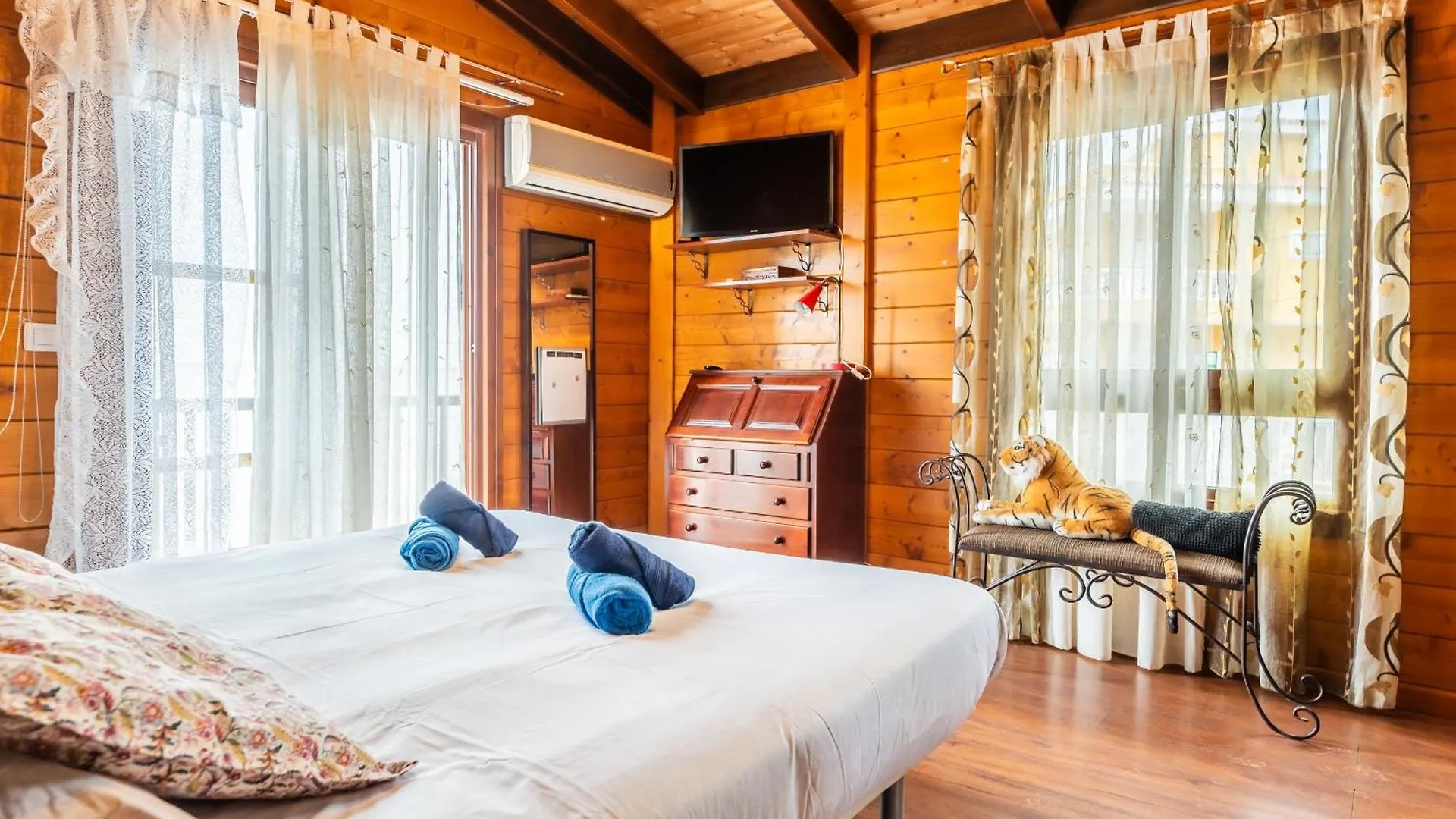 Holiday home 4Br Candelaria Wooden Home -Pool & Views - Parking